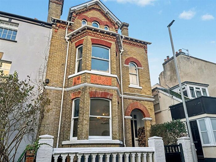 2 Bedroom Flat To Rent In Silver Street, Lyme Regis, DT7