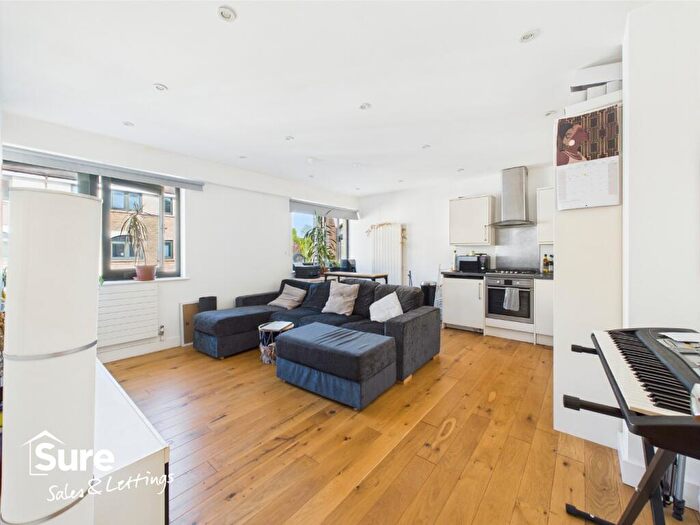 2 Bedroom Apartment For Sale In Corner Hall, Hemel Hempstead, Hertfordshire, HP3