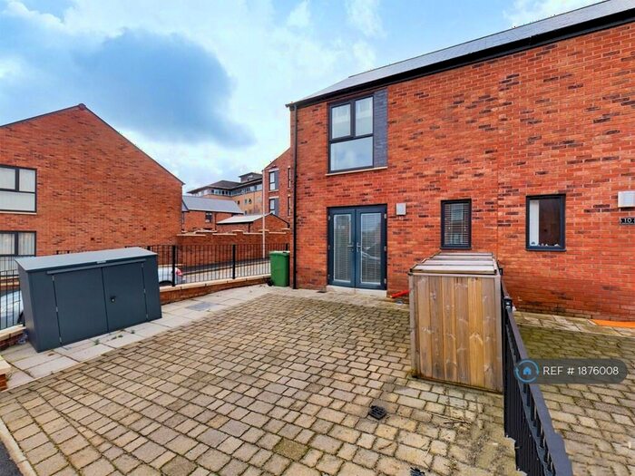 2 Bedroom Semi-Detached House To Rent In Banbury Street, Stockport, SK1