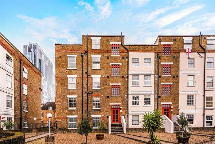 2 Bedroom Flat For Sale In Old Castle Street, Spitafields, E1