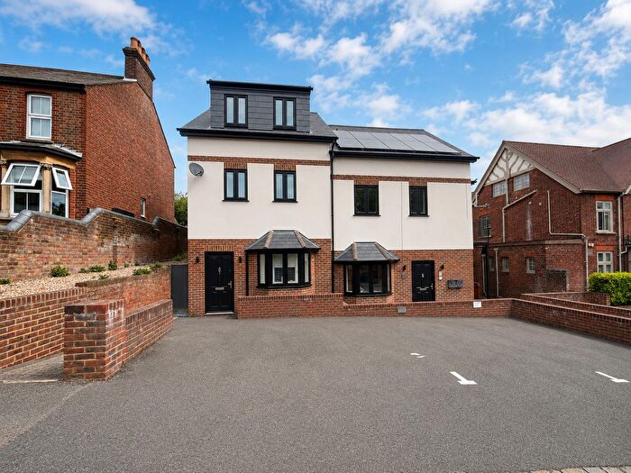 1 Bedroom Studio To Rent In Totteridge Avenue, High Wycombe, HP13