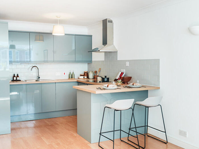 1 Bedroom Flat To Rent In Apt, Woodhouse Plaza #, LS3