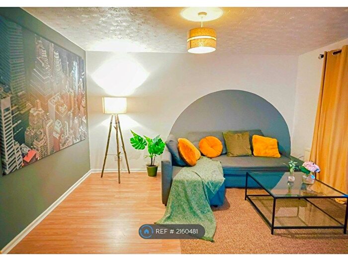 3 Bedroom Terraced House To Rent In Nineveh Gardens, Holbeck, LS11