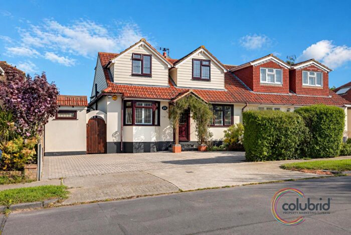 3 Bedroom Chalet For Sale In Fairmead Avenue, Benfleet, SS7