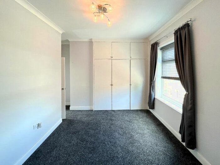 1 Bedroom Property To Rent In Old Bank Road, Earlsheaton, Dewsbury, WF12