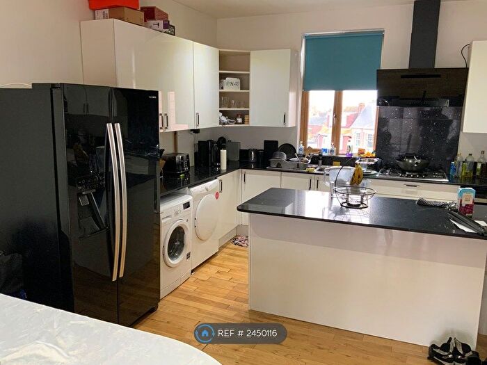3 Bedroom Flat To Rent In Nelson Road, Gillingham, ME7