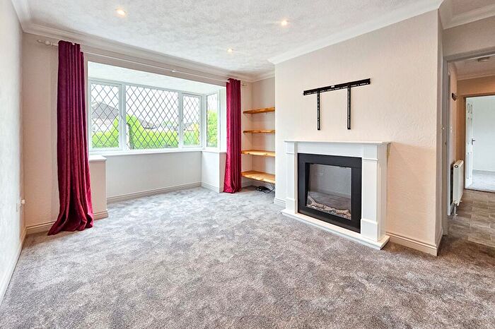 2 Bedroom Bungalow To Rent In Woodhall Grove, Harrogate, HG1
