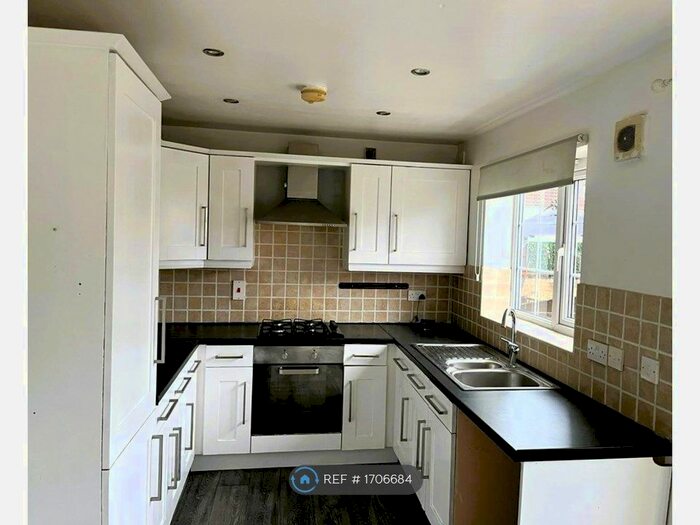 3 Bedroom Semi-Detached House To Rent In Rosegarth Court, Doncaster, DN7