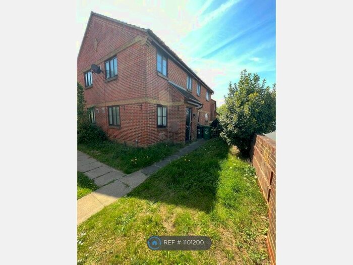 1 Bedroom Terraced House To Rent In Dutch Barn Close, Stanwell, Staines-Upon-Thames, TW19