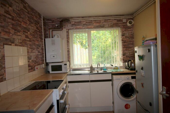1 Bedroom Flat To Rent In Houseman Gardens, Nottingham, NG2