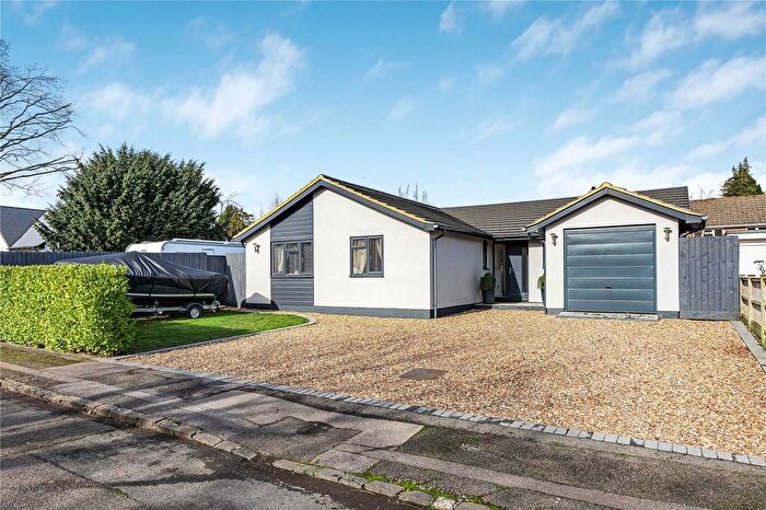3 Bedroom Bungalow For Sale In Gillotts Close, RG9