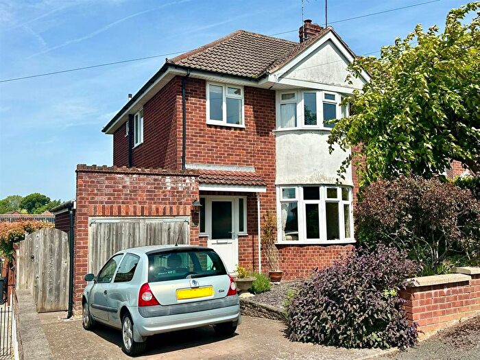 3 Bedroom Semi-Detached House For Sale In Courtnay Rise, Hereford, HR1