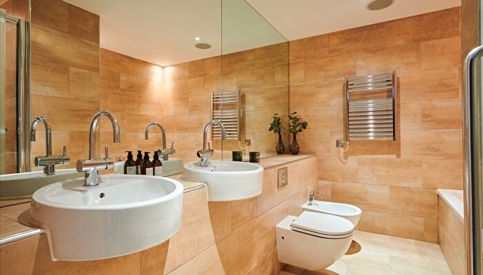 2 Bedroom Flat To Rent In Imperial House, - Young Street, London, W8