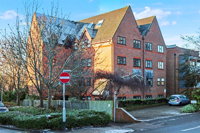 2 Bedroom Apartment For Sale In Station Road, Leatherhead, KT22