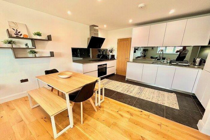 2 Bedroom Flat To Rent In High Road, London, E11