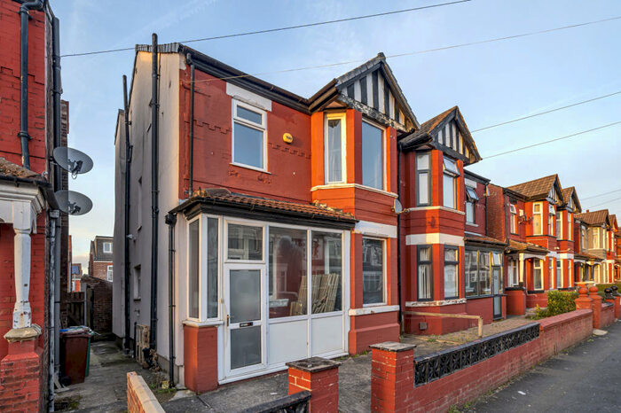 4 Bedroom Semi-Detached House To Rent In Buller Road, Manchester, M13