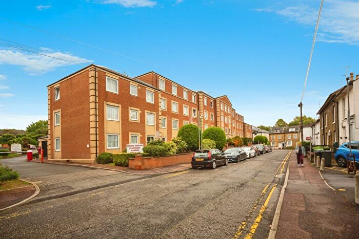 2 Bedroom Apartment For Sale In Hengist Court, Marsham Street, Maidstone, ME14