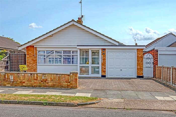 3 Bedroom Bungalow For Sale In Rodbridge Drive, Thorpe Bay, Essex, SS1