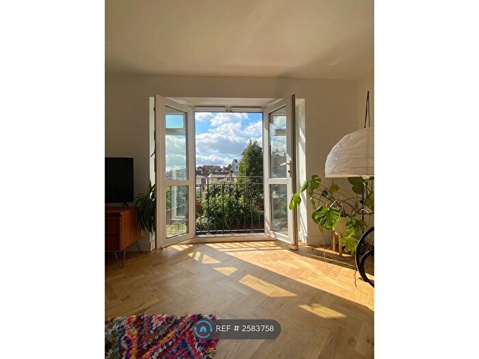 2 Bedroom Flat To Rent In Clissold Crescent, London, N16