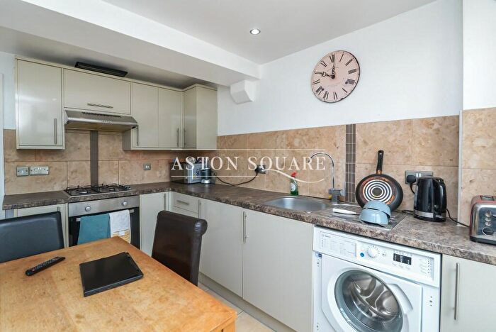 2 Bedroom Flat To Rent In Charterhouse Buildings, London, EC1M