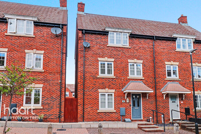 3 Bedroom Town House For Sale In Morley Walk, Swadlincote, DE11