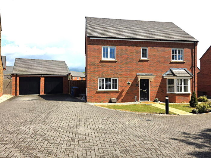 4 Bedroom Detached House For Sale In Thenford Way, Banbury, OX16