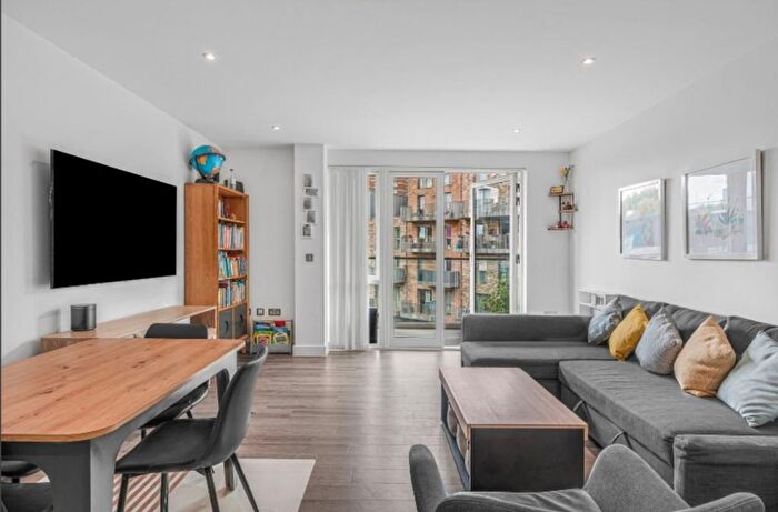 2 Bedroom Flat To Rent In Highfield Court, New North Road, N1