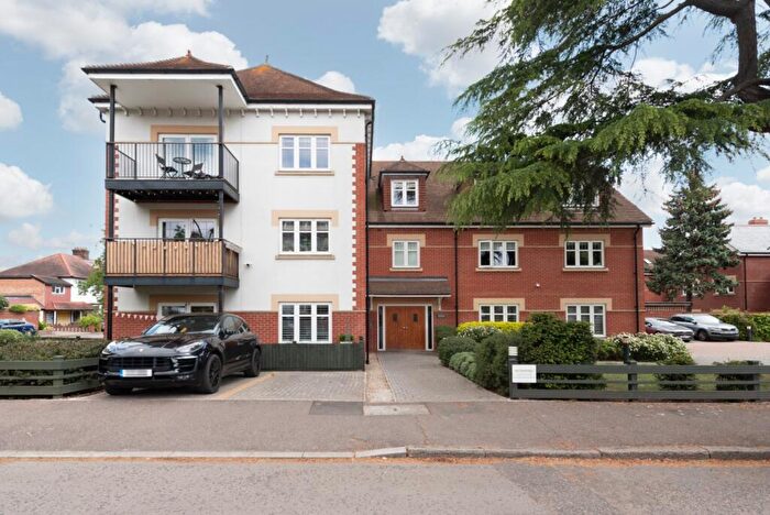 3 Bedroom Apartment For Sale In Treetops Apartments, Leicester Road, London, E11
