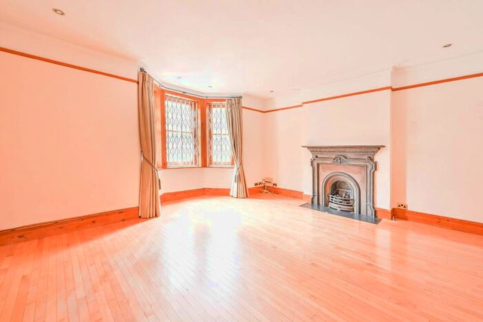 2 Bedroom Flat To Rent In Castellain Road, Maida Vale, London, W9