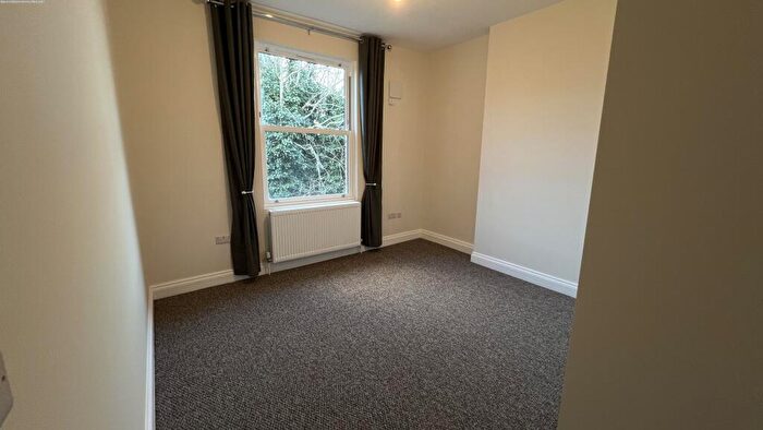 1 Bedroom Flat To Rent In B Limes Grove, London, SE13