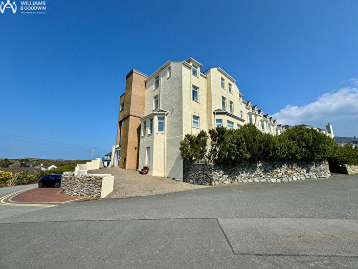 2 Bedroom Apartment For Sale In Cliff Apartments, Trearddur Bay, LL65