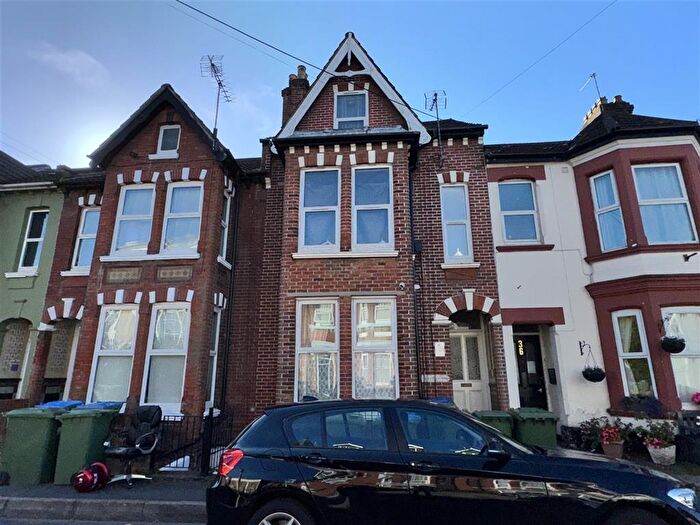 2 Bedroom Flat For Sale In The Polygon, Southampton, SO15