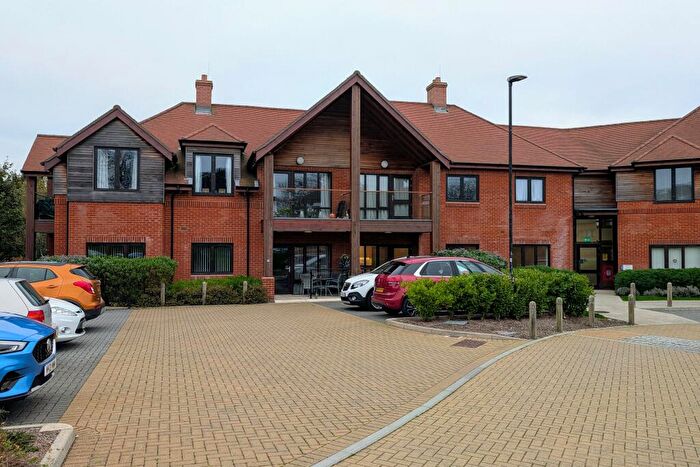 2 Bedroom Flat For Sale In Friary Meadow, Titchfield, PO15