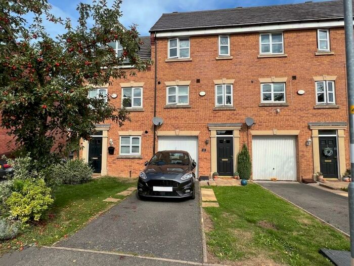 3 Bedroom Town House To Rent In Morse Way, Desborough, NN14