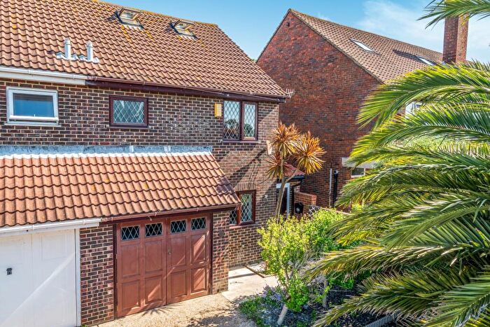 4 Bedroom Semi Detached House For Sale In The Close, Folkestone, CT19