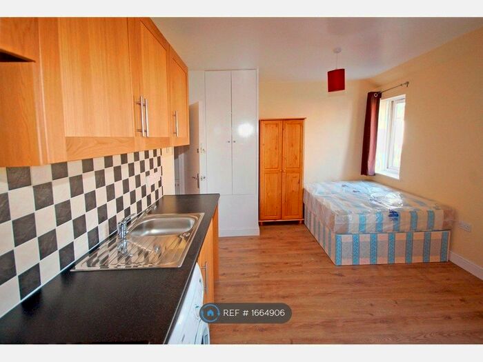 Studio To Rent In Banstock Road, Edgware, HA8