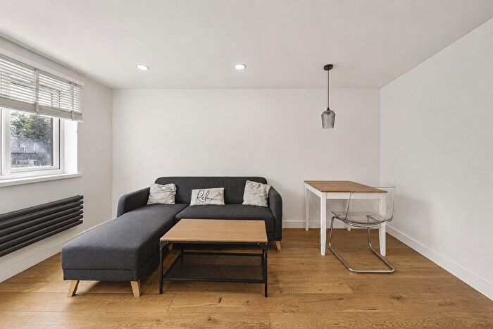 1 Bedroom Flat To Rent In Samuel Close, Myers Lane, SE14