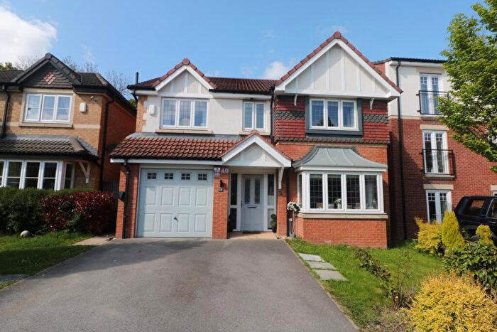 4 Bedroom Detached House For Sale In Park View Court, Cleckheaton, West Yorkshire, BD19