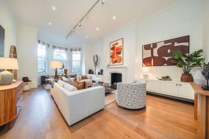 2 Bedroom Flat For Sale In Barkston Gardens, Earls Court, SW5