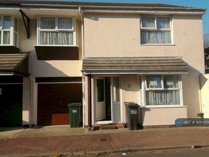 3 Bedroom End Of Terrace House To Rent In Leslie Street, Eastbourne, BN22