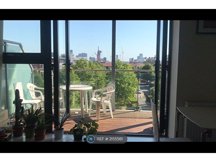 2 Bedroom Flat To Rent In So Bow Building, London, E3