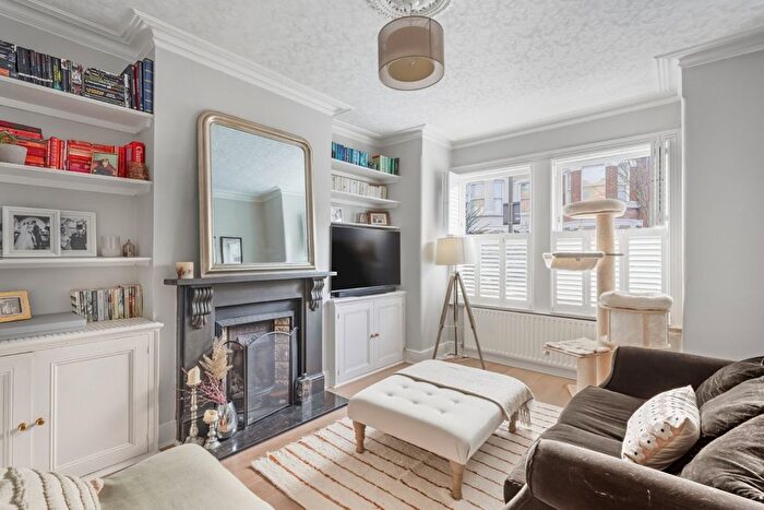 1 Bedroom Flat For Sale In Cargill Road, Earlsfield, London, SW18