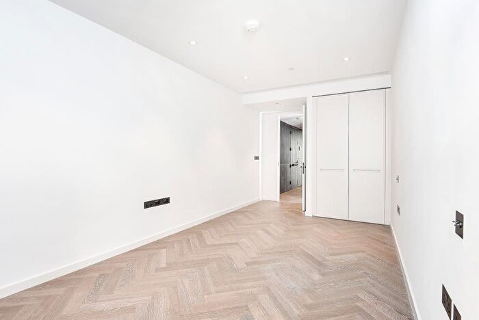 2 Bedroom Flat To Rent In Battersea, London, SW11