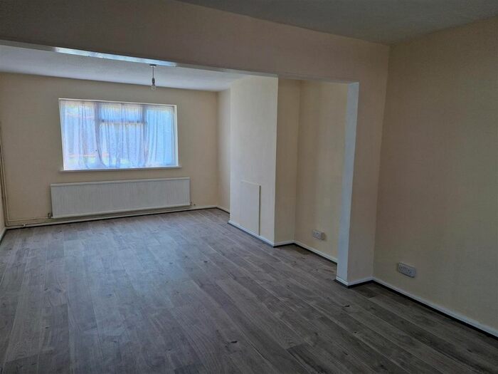 3 Bedroom Property To Rent In Bedfont Close, Feltham, TW14
