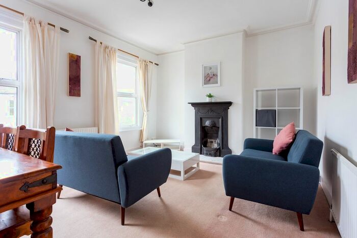 1 Bedroom Flat To Rent In Whitestile Road, Brentford, TW8