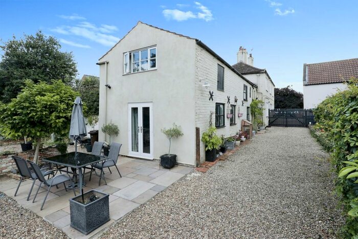 4 Bedroom Cottage For Sale In Main Street, West Stockwith, Doncaster, DN10