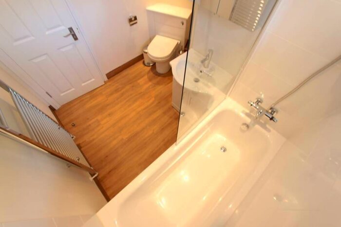 2 Bedroom Apartment To Rent In Chase Side, London, N14