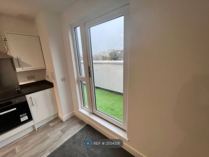 2 Bedroom Flat To Rent In Shelford Road, Nottingham, NG4