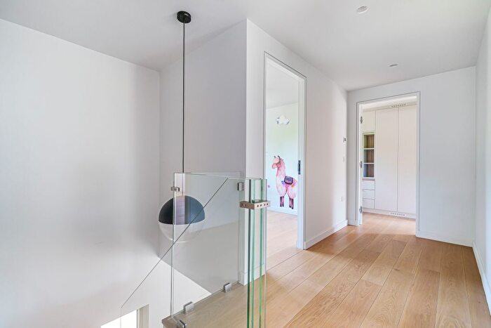 5 Bedroom Detached House To Rent In Abbotswood, Guildford, GU1