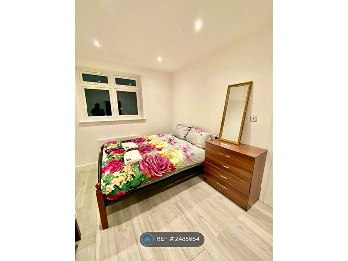 1 Bedroom Flat To Rent In Hendon Way, London, NW2